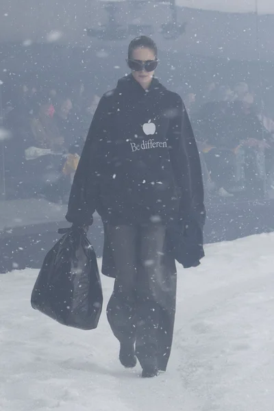 Look 50